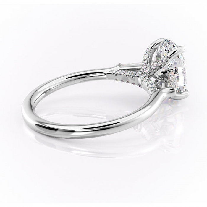 Inel de logodnă Ysella din aur Alb 14kt cu moissanite tăietură ovală – Montură cu trei pietre rafinată pentru profil înalt | Personalizează și configurează gratuit online [3]