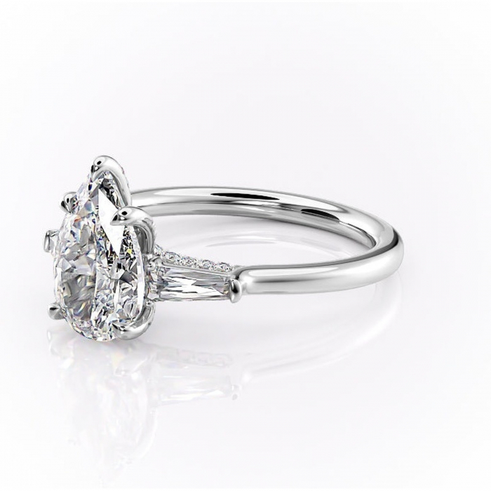 Inel de logodnă Ysella din aur Alb 14kt cu moissanite tăietură pară – Montură cu trei pietre rafinată pentru profil înalt | Personalizează și configurează gratuit online [7]