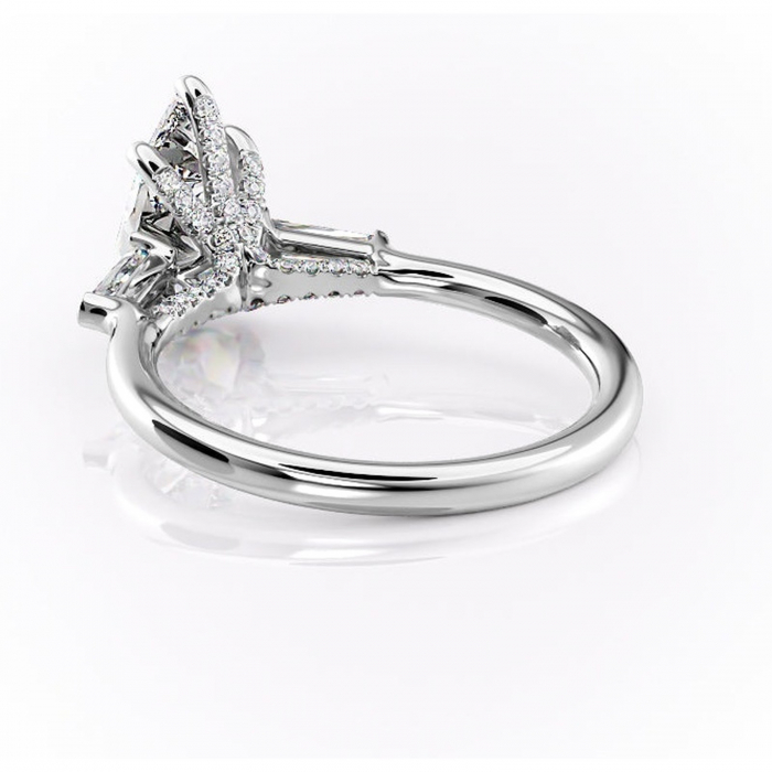 Inel de logodnă Ysella din aur Alb 14kt cu moissanite tăietură pară – Montură cu trei pietre rafinată pentru profil înalt | Personalizează și configurează gratuit online [4]