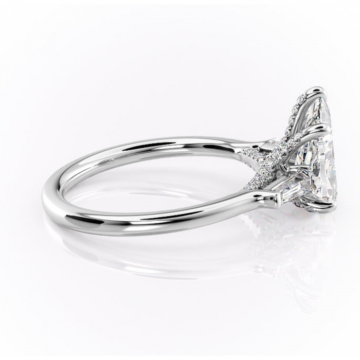 Inel de logodnă Ysella din aur Alb 14kt cu moissanite tăietură pară – Montură cu trei pietre rafinată pentru profil înalt | Personalizează și configurează gratuit online [2]