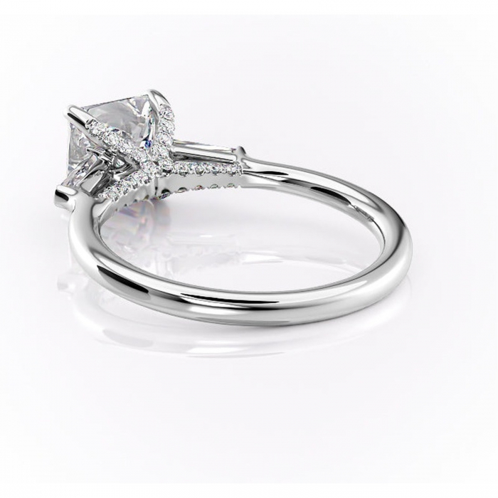 Inel de logodnă Ysella din aur Alb 14kt cu moissanite tăietură princess – Montură cu trei pietre rafinată pentru profil înalt | Personalizează și configurează gratuit online [4]