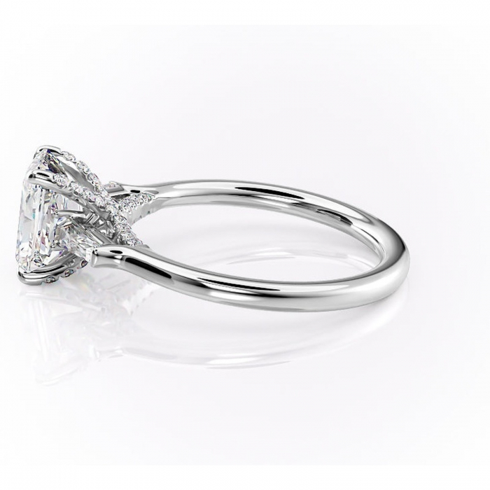 Inel de logodnă Ysella din aur Alb 14kt cu moissanite tăietură radiantă – Montură cu trei pietre rafinată pentru profil înalt | Personalizează și configurează gratuit online [6]