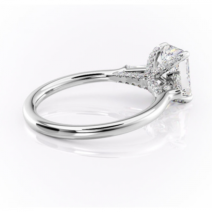 Inel de logodnă Ysella din aur Alb 14kt cu moissanite tăietură radiantă – Montură cu trei pietre rafinată pentru profil înalt | Personalizează și configurează gratuit online [3]