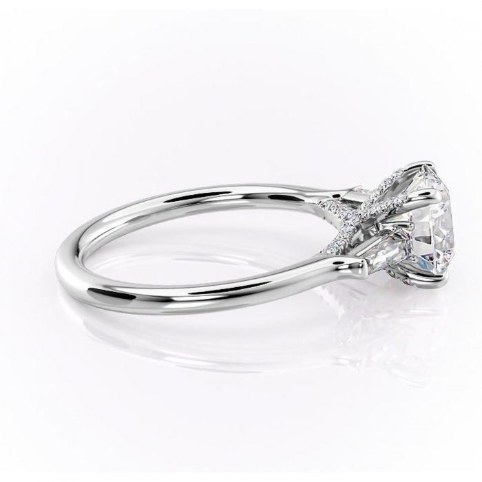 Inel de logodnă Ysella din aur Alb 14kt cu moissanite tăietură rotundă – Montură cu trei pietre rafinată pentru profil înalt | Personalizează și configurează gratuit online [2]