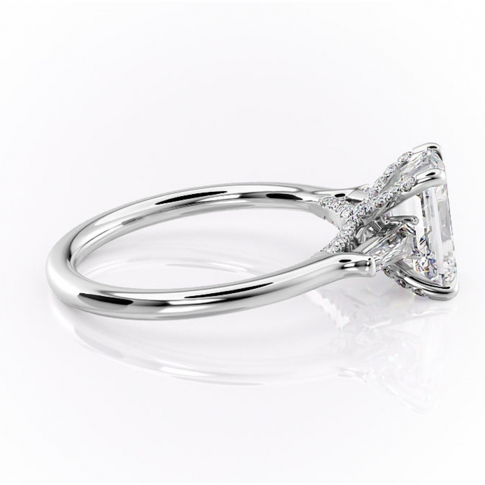 Inel de logodnă Ysella din aur Alb 14kt cu moissanite tăietură smarald – Montură cu trei pietre rafinată pentru profil înalt | Personalizează și configurează gratuit online [2]