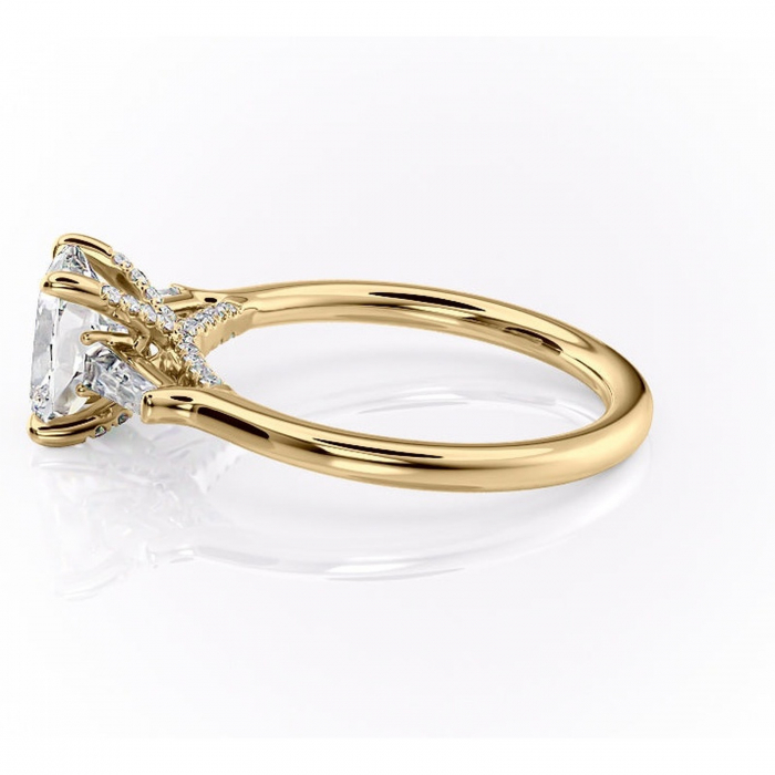 Inel de logodnă Ysella din aur Galben 14kt cu moissanite tăietură asscher – Montură cu trei pietre rafinată pentru profil înalt | Personalizează și configurează gratuit online [6]