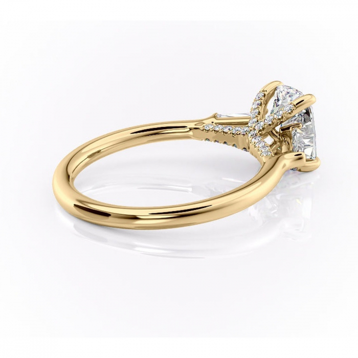 Inel de logodnă Ysella din aur Galben 14kt cu moissanite tăietură asscher – Montură cu trei pietre rafinată pentru profil înalt | Personalizează și configurează gratuit online [3]