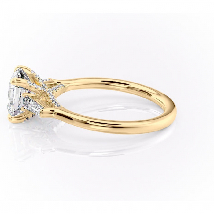 Inel de logodnă Ysella din aur Galben 14kt cu moissanite tăietură asscher – Montură cu trei pietre rafinată pentru profil înalt | Personalizează și configurează gratuit online [6]
