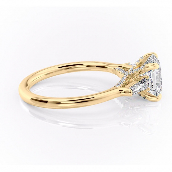 Inel de logodnă Ysella din aur Galben 14kt cu moissanite tăietură asscher – Montură cu trei pietre rafinată pentru profil înalt | Personalizează și configurează gratuit online [2]