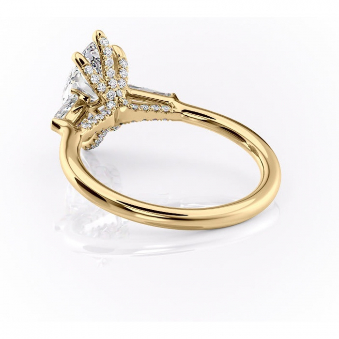 Inel de logodnă Ysella din aur Galben 14kt cu moissanite tăietură marquise – Montură cu trei pietre rafinată pentru profil înalt | Personalizează și configurează gratuit online [4]