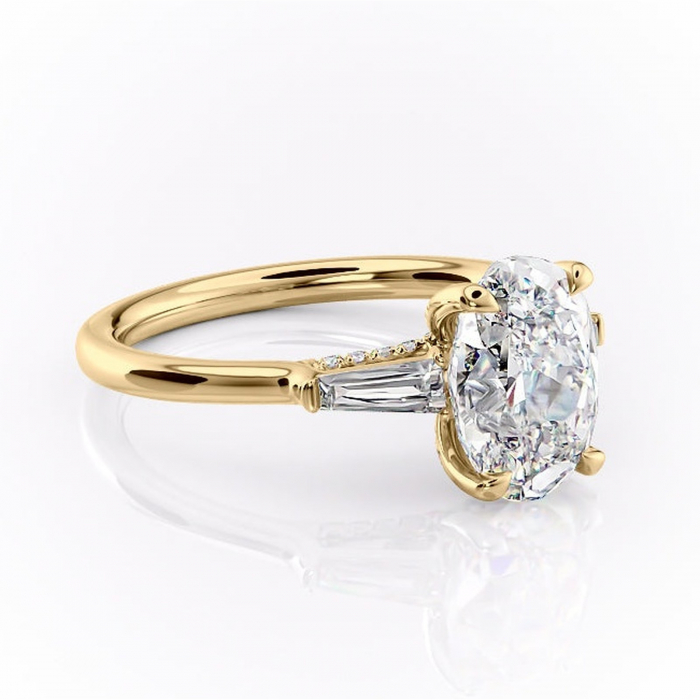 Inel de logodnă Ysella din aur Galben 14kt cu moissanite tăietură ovală – Montură cu trei pietre rafinată pentru profil înalt | Personalizează și configurează gratuit online [1]