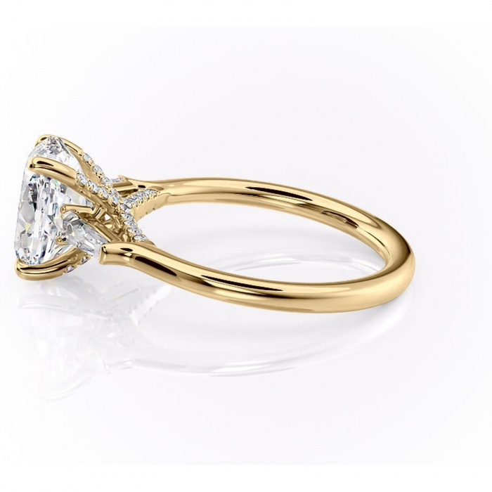 Inel de logodnă Ysella din aur Galben 14kt cu moissanite tăietură ovală – Montură cu trei pietre rafinată pentru profil înalt | Personalizează și configurează gratuit online [6]