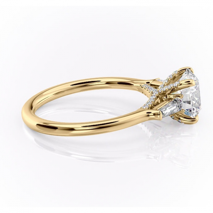 Inel de logodnă Ysella din aur Galben 14kt cu moissanite tăietură rotundă – Montură cu trei pietre rafinată pentru profil înalt | Personalizează și configurează gratuit online [2]
