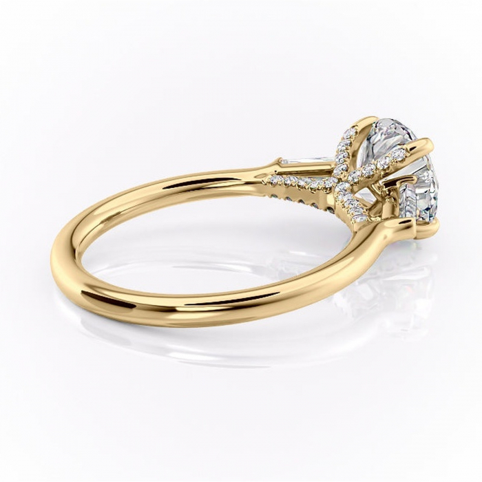 Inel de logodnă Ysella din aur Galben 14kt cu moissanite tăietură rotundă – Montură cu trei pietre rafinată pentru profil înalt | Personalizează și configurează gratuit online [3]