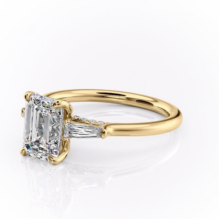 Inel de logodnă Ysella din aur Galben 14kt cu moissanite tăietură smarald – Montură cu trei pietre rafinată pentru profil înalt | Personalizează și configurează gratuit online [7]