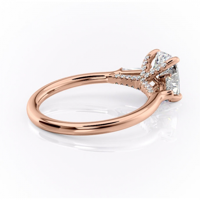 Inel de logodnă Ysella din aur Rose 14kt cu moissanite tăietură asscher – Montură cu trei pietre rafinată pentru profil înalt | Personalizează și configurează gratuit online [3]