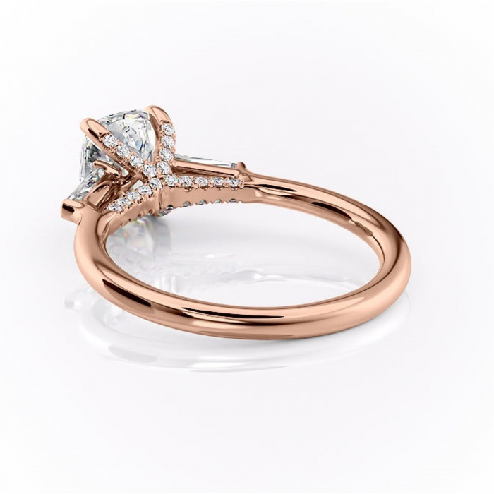 Inel de logodnă Ysella din aur Rose 14kt cu moissanite tăietură asscher – Montură cu trei pietre rafinată pentru profil înalt | Personalizează și configurează gratuit online [4]