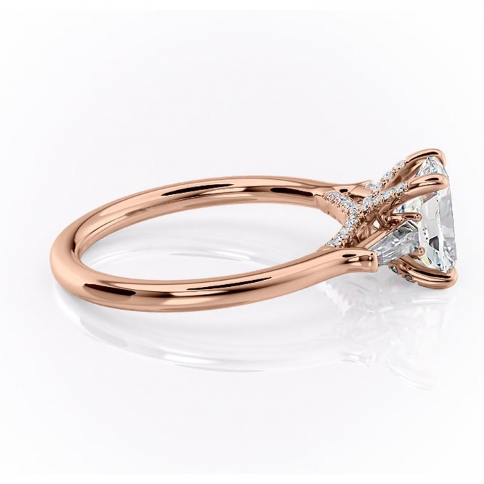 Inel de logodnă Ysella din aur Rose 14kt cu moissanite tăietură asscher – Montură cu trei pietre rafinată pentru profil înalt | Personalizează și configurează gratuit online [2]