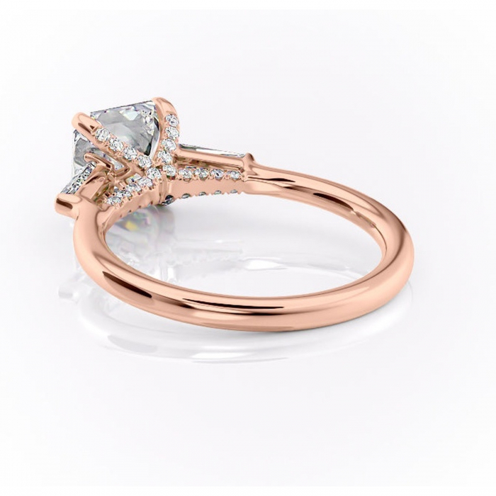 Inel de logodnă Ysella din aur Rose 14kt cu moissanite tăietură asscher – Montură cu trei pietre rafinată pentru profil înalt | Personalizează și configurează gratuit online [4]