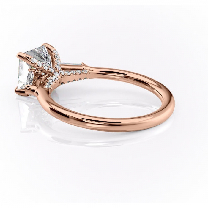 Inel de logodnă Ysella din aur Rose 14kt cu moissanite tăietură princess – Montură cu trei pietre rafinată pentru profil înalt | Personalizează și configurează gratuit online [5]