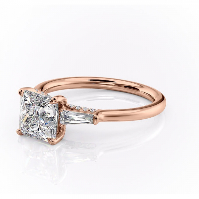 Inel de logodnă Ysella din aur Rose 14kt cu moissanite tăietură princess – Montură cu trei pietre rafinată pentru profil înalt | Personalizează și configurează gratuit online [7]