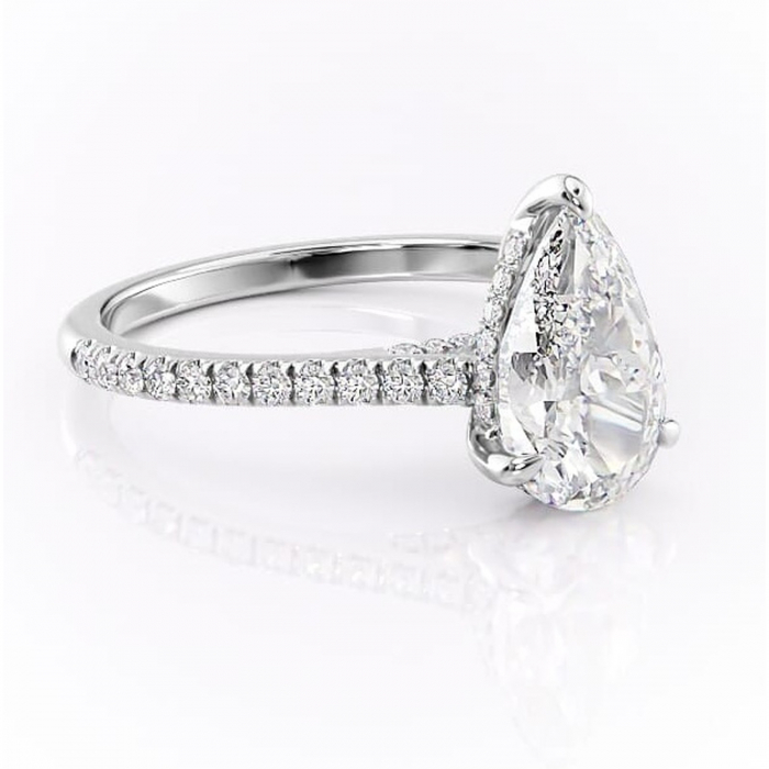 Inel de logodnă Zella din aur Alb 14kt cu moissanite tăietură pară – Montură pavé rafinată pentru profil înalt | Personalizează și configurează gratuit online [1]