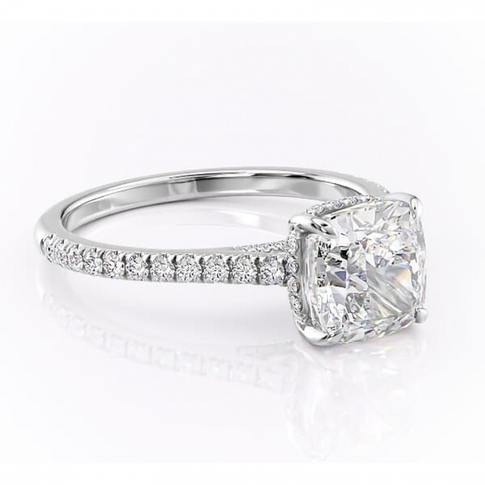 Inel de logodnă Zella din aur Alb 14kt cu moissanite tăietură pernă – Montură pavé rafinată pentru profil înalt | Personalizează și configurează gratuit online [1]