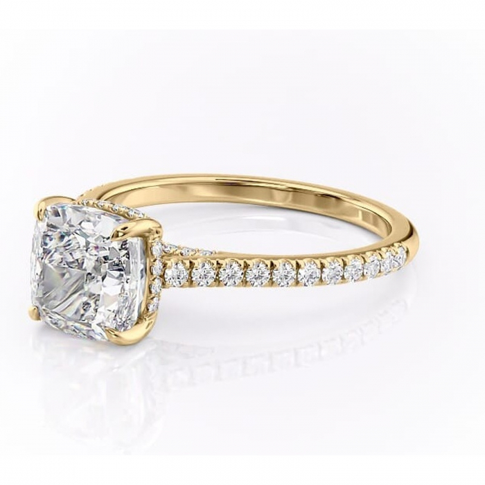 Inel de logodnă Zella din aur Galben 14kt cu moissanite tăietură pernă – Montură pavé rafinată pentru profil înalt | Personalizează și configurează gratuit online [7]