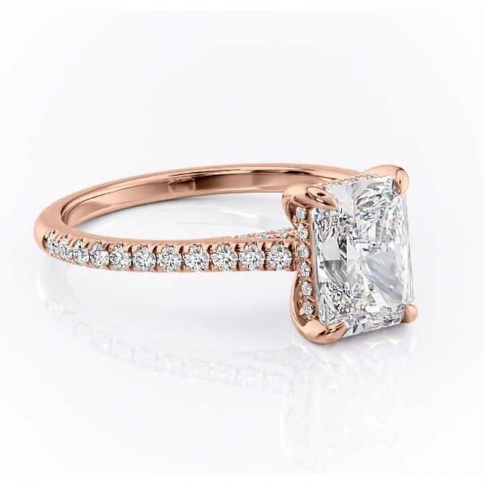 Inel de logodnă Zella din aur Rose 14kt cu moissanite tăietură radiantă – Montură pavé rafinată pentru profil înalt | Personalizează și configurează gratuit online [1]