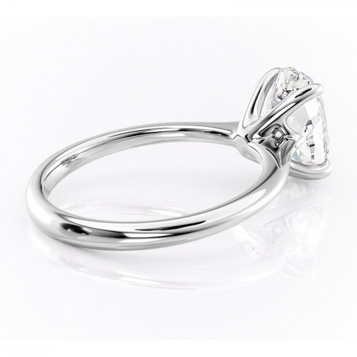 Inel de logodnă Zirena din aur Alb 14kt cu moissanite tăietură ovală – Solitar rafinată pentru profil jos | Personalizează și configurează gratuit online [3]