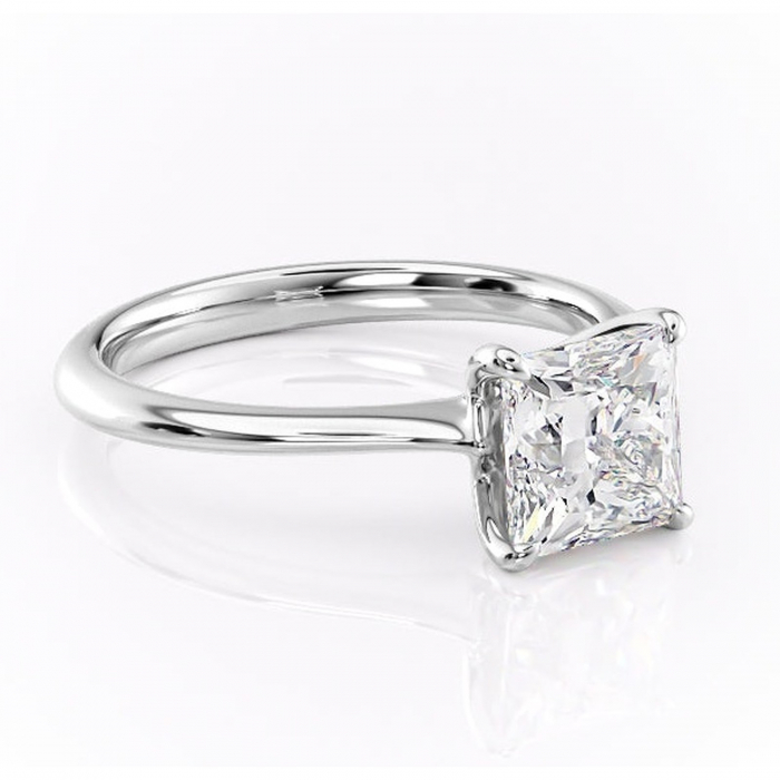 Inel de logodnă Zirena din aur Alb 14kt cu moissanite tăietură princess – Solitar rafinată pentru profil jos | Personalizează și configurează gratuit online [1]