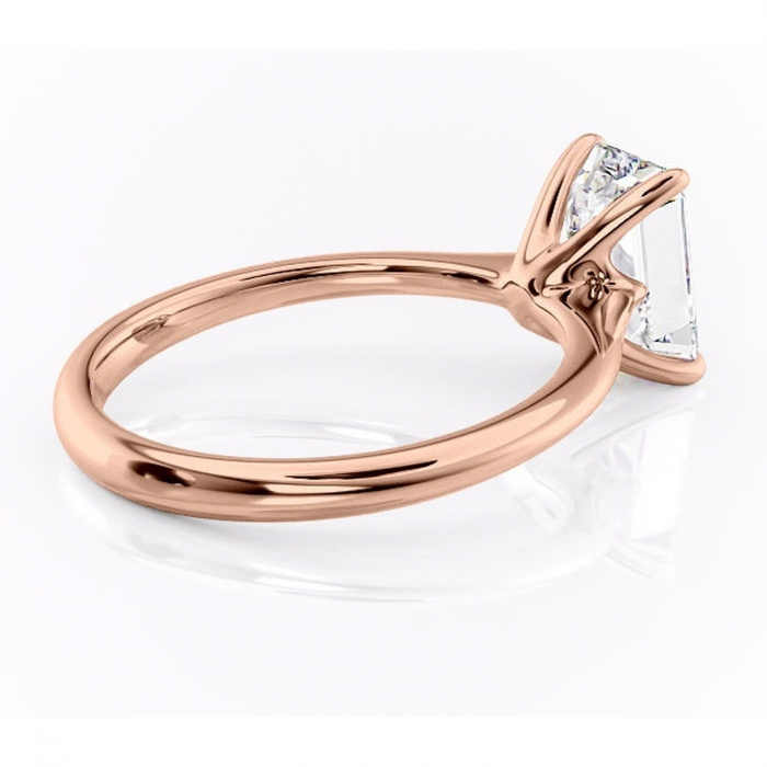 Inel de logodnă Zirena din aur Rose 18kt cu moissanite tăietură smarald – Solitar rafinată pentru profil jos | Personalizează și configurează gratuit online [3]
