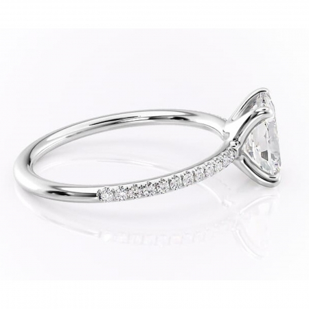 Inel de logodnă Adelaide din aur Alb 14kt cu moissanite tăietură pernă – Montură pavé rafinată pentru profil jos | Personalizează și configurează gratuit online [1]