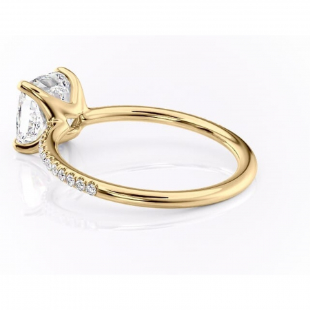 Inel de logodnă Adelaide din aur Galben 18kt cu moissanite tăietură pernă – Montură pavé rafinată pentru profil jos | Personalizează și configurează gratuit online [4]
