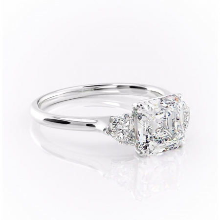 Asscher - Inel de logodnă Aislyn din aur Alb 14kt cu moissanite tăietură asscher – Montură cu trei pietre rafinată pentru profil înalt | Personalizează și configurează gratuit online