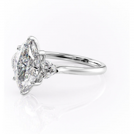 Inel de logodnă Aislyn din aur Alb 14kt cu moissanite tăietură marquise – Montură cu trei pietre rafinată pentru profil înalt | Personalizează și configurează gratuit online [6]