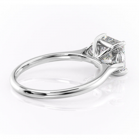 Inel de logodnă Aislyn din aur Alb 14kt cu moissanite tăietură princess – Montură cu trei pietre rafinată pentru profil înalt | Personalizează și configurează gratuit online [2]
