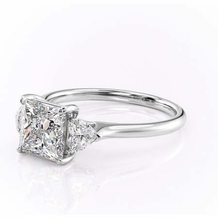 Inel de logodnă Aislyn din aur Alb 14kt cu moissanite tăietură princess – Montură cu trei pietre rafinată pentru profil înalt | Personalizează și configurează gratuit online [6]