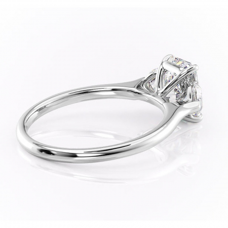 Inel de logodnă Aislyn din aur Alb 14kt cu moissanite tăietură radiantă – Montură cu trei pietre rafinată pentru profil înalt | Personalizează și configurează gratuit online [2]