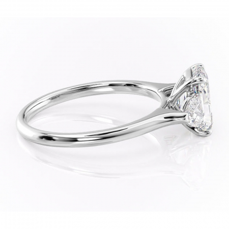 Inel de logodnă Aislyn din aur Alb 14kt cu moissanite tăietură radiantă – Montură cu trei pietre rafinată pentru profil înalt | Personalizează și configurează gratuit online [1]