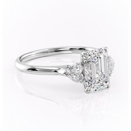 Smarald - Inel de logodnă Aislyn din aur Alb 14kt cu moissanite tăietură smarald – Montură cu trei pietre rafinată pentru profil înalt | Personalizează și configurează gratuit online