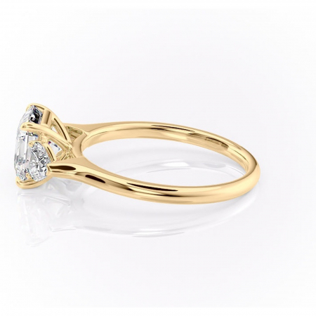 Inel de logodnă Aislyn din aur Galben 14kt cu moissanite tăietură asscher – Montură cu trei pietre rafinată pentru profil înalt | Personalizează și configurează gratuit online [5]