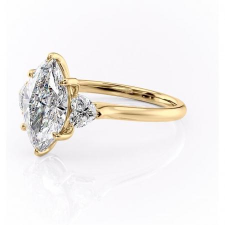 Inel de logodnă Aislyn din aur Galben 14kt cu moissanite tăietură marquise – Montură cu trei pietre rafinată pentru profil înalt | Personalizează și configurează gratuit online [6]