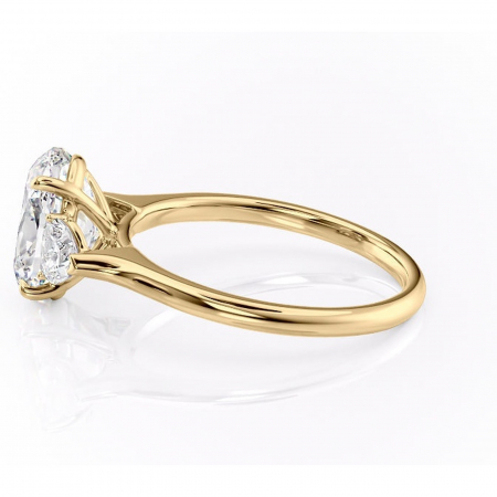 Inel de logodnă Aislyn din aur Galben 14kt cu moissanite tăietură ovală – Montură cu trei pietre rafinată pentru profil înalt | Personalizează și configurează gratuit online [5]
