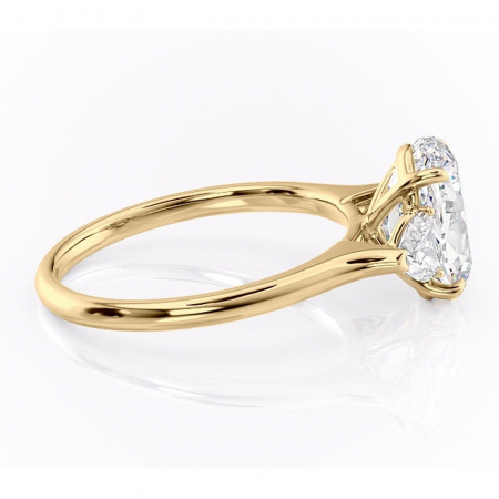 Inel de logodnă Aislyn din aur Galben 14kt cu moissanite tăietură ovală – Montură cu trei pietre rafinată pentru profil înalt | Personalizează și configurează gratuit online [1]