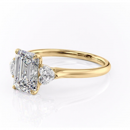 Inel de logodnă Aislyn din aur Galben 14kt cu moissanite tăietură smarald – Montură cu trei pietre rafinată pentru profil înalt | Personalizează și configurează gratuit online [6]