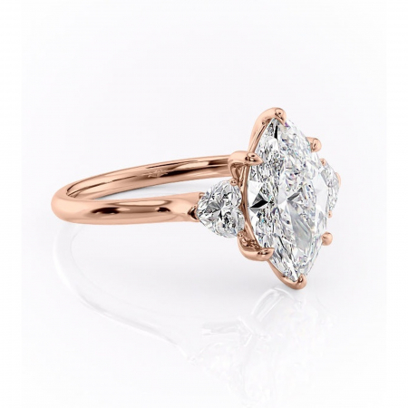 Aur roz - Inel de logodnă Aislyn din aur Rose 18kt cu moissanite tăietură marquise – Montură cu trei pietre rafinată pentru profil înalt | Personalizează și configurează gratuit online