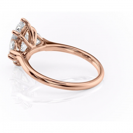Inel de logodnă Aislyn din aur Rose 18kt cu moissanite tăietură marquise – Montură cu trei pietre rafinată pentru profil înalt | Personalizează și configurează gratuit online [4]