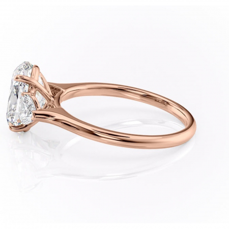 Inel de logodnă Aislyn din aur Rose 14kt cu moissanite tăietură ovală – Montură cu trei pietre rafinată pentru profil înalt | Personalizează și configurează gratuit online [5]