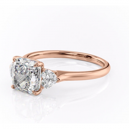 Inel de logodnă Aislyn din aur Rose 14kt cu moissanite tăietură pernă – Montură cu trei pietre rafinată pentru profil înalt | Personalizează și configurează gratuit online [6]